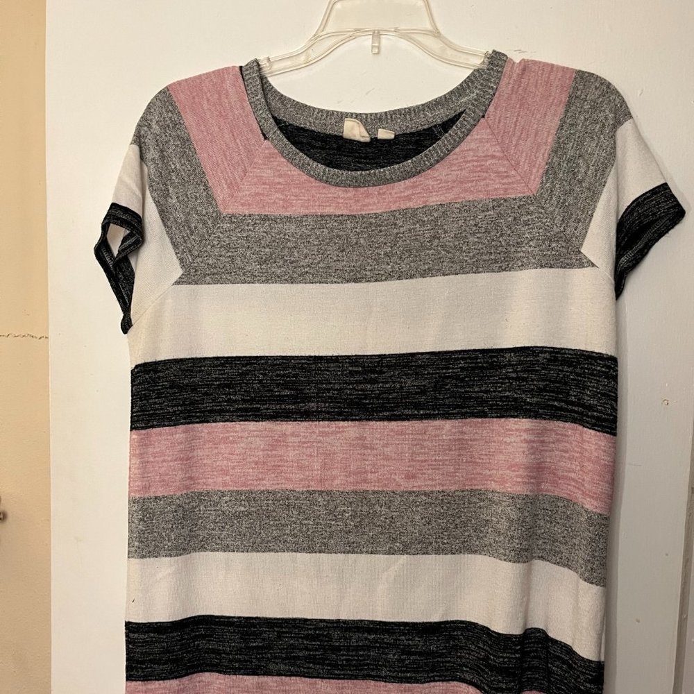 Gap Striped Pink, Grey, Black, and White  Short-Sleeved Top Size M